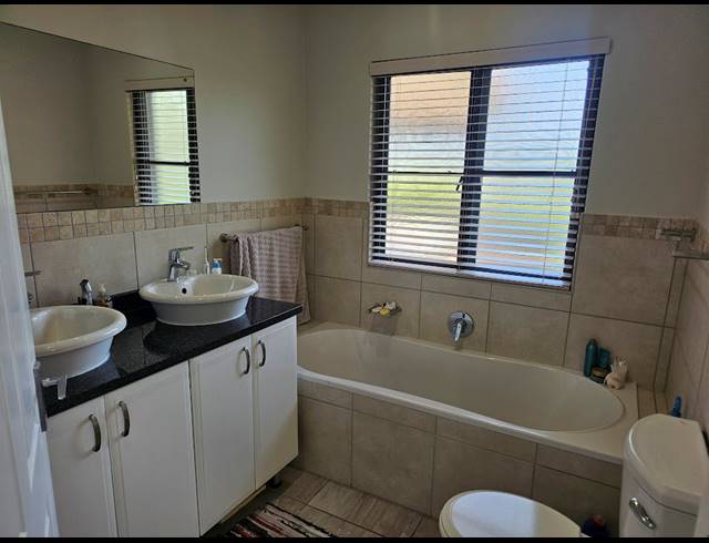 2 BEDROOM TOWNHOUSE FOR SALE IN SIMBITHI ECO ESTATE